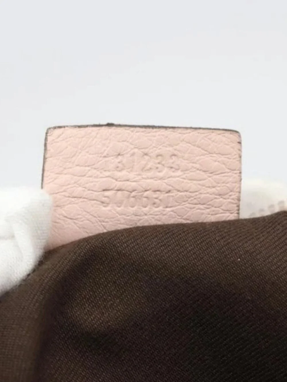 Gucci brand	gucci color	beige